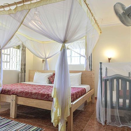 Cycad Entebbe Guest House Exterior foto